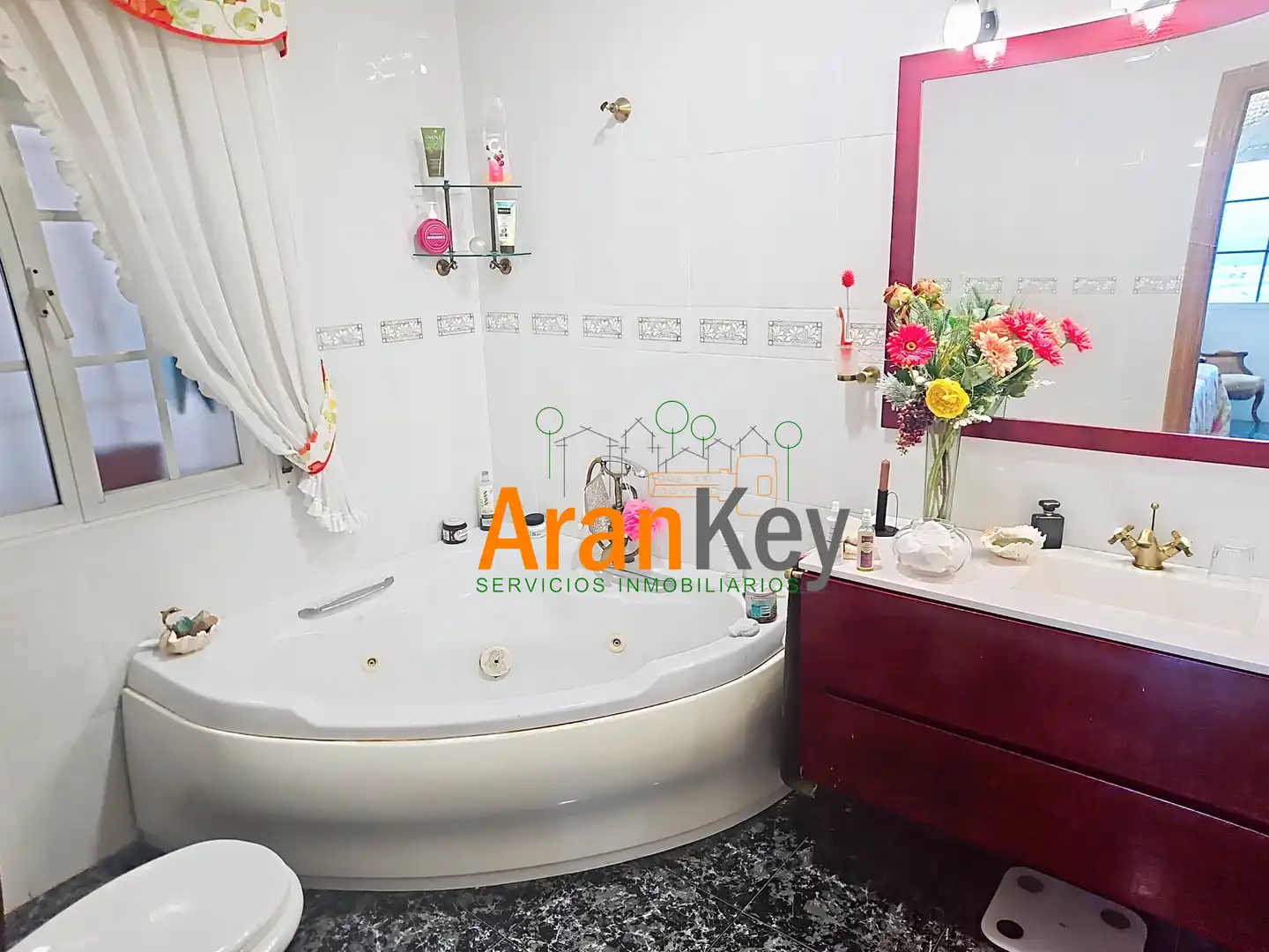 Bathroom of Houses for sale in Aranjuez  with Air Conditioner, Private garden and Terrace