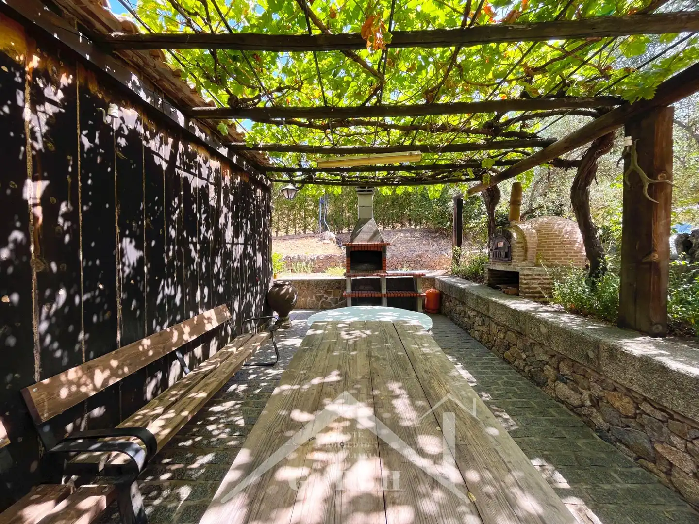 Terrassa de Casa o xalet en venda en Cazalla de la Sierra amb Jardí privat, Traster i Piscina