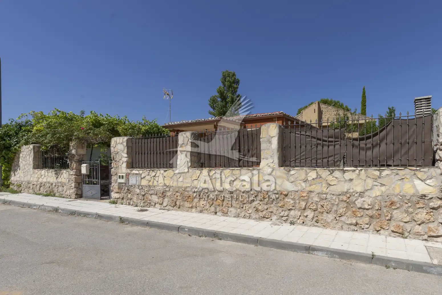 Vista exterior de Casa o chalet en venta en Cifuentes con Calefacción, Jardín privado y Trastero