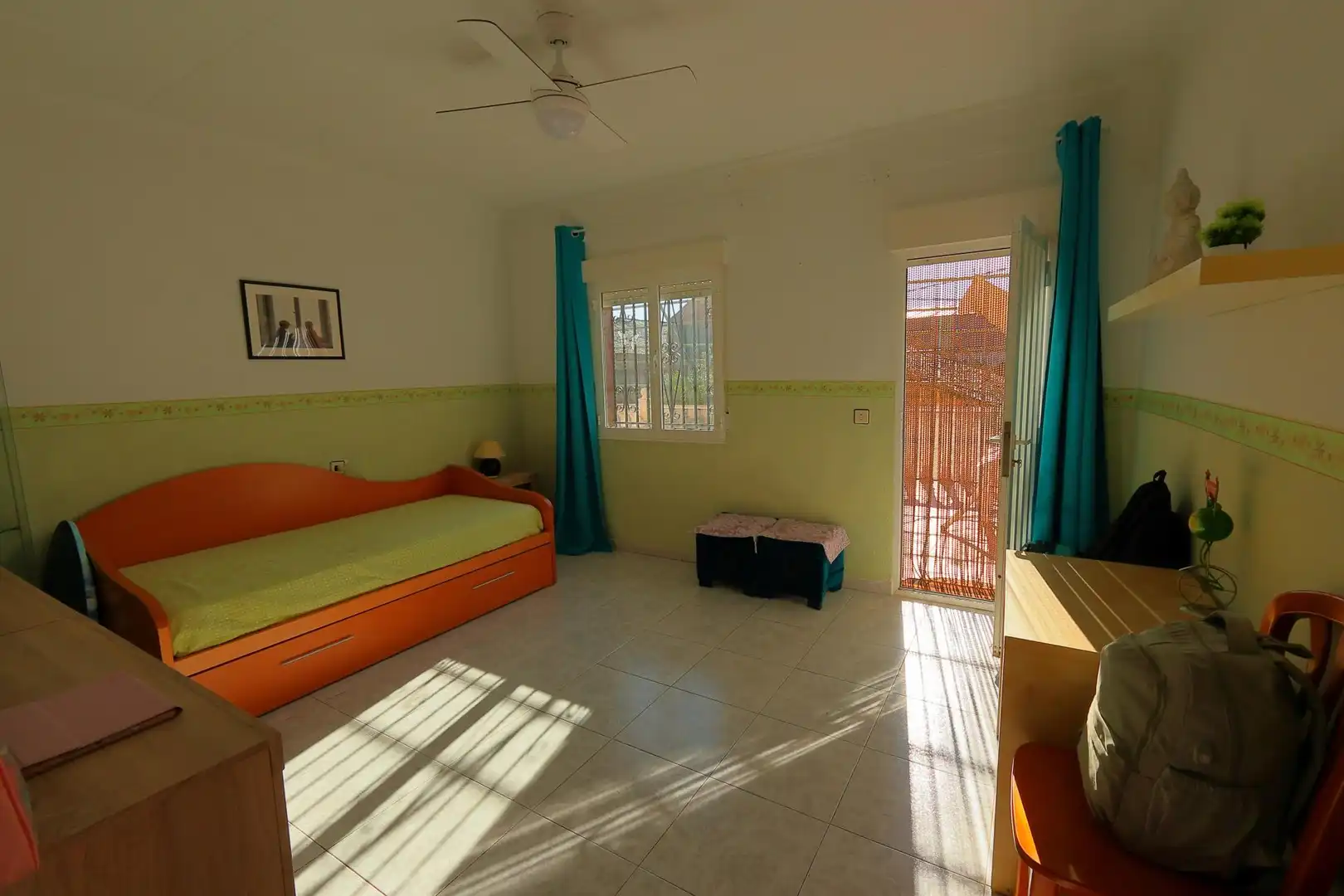 Habitación de Casa adosada en venta en Cacabelos con Calefacción y Balcón