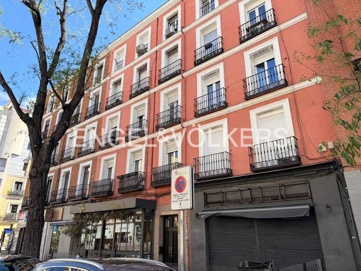 Vista exterior de Pis en venda en Madrid amb Aire condicionat i Calefacció