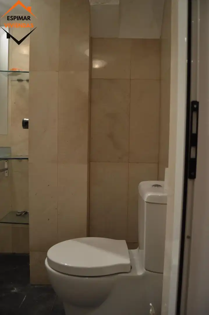 Badezimmer von Büro zum Verkauf in Zaragoza