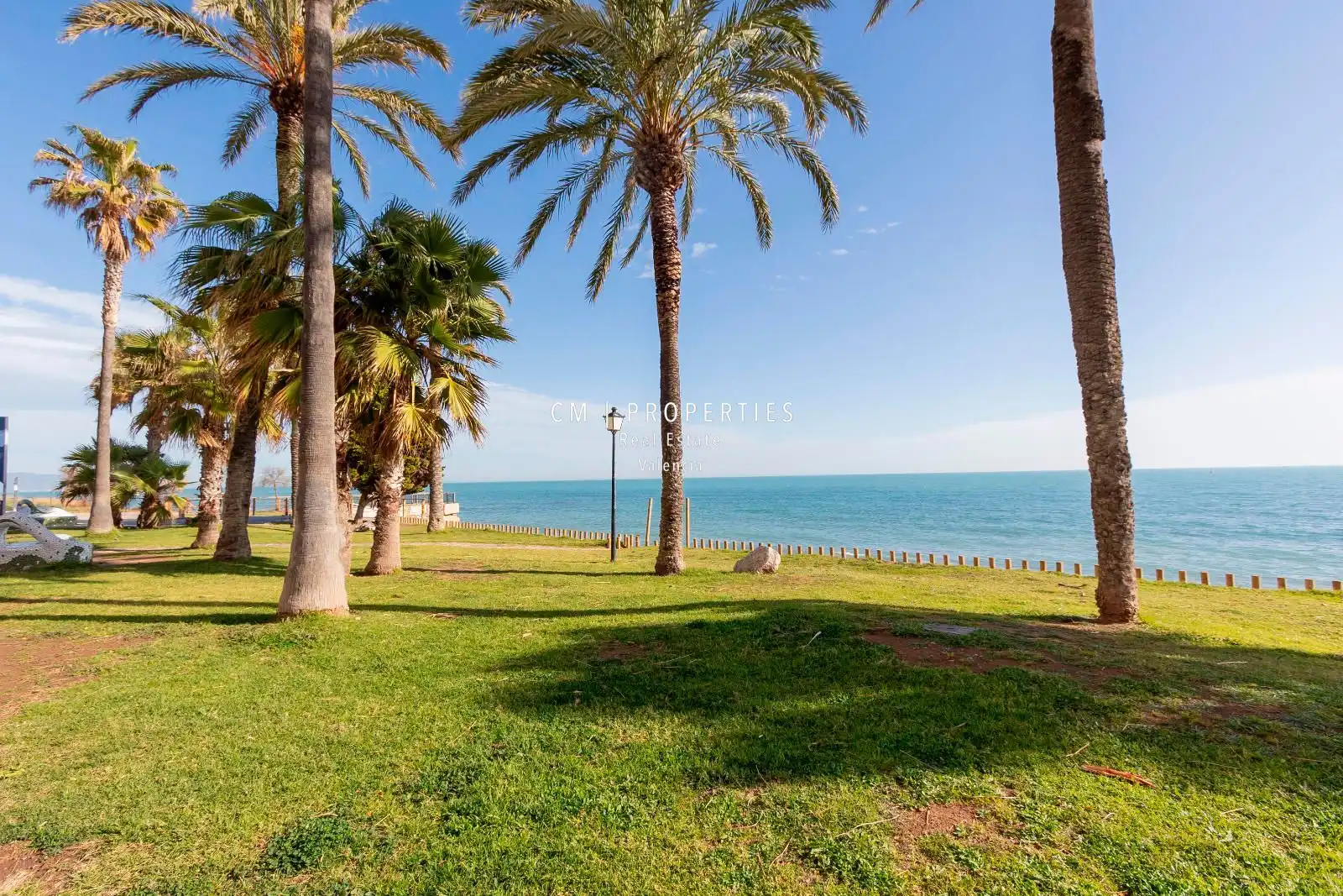 Vista exterior de Pis en venda en Oropesa del Mar / Orpesa amb Aire condicionat, Piscina i Moblat