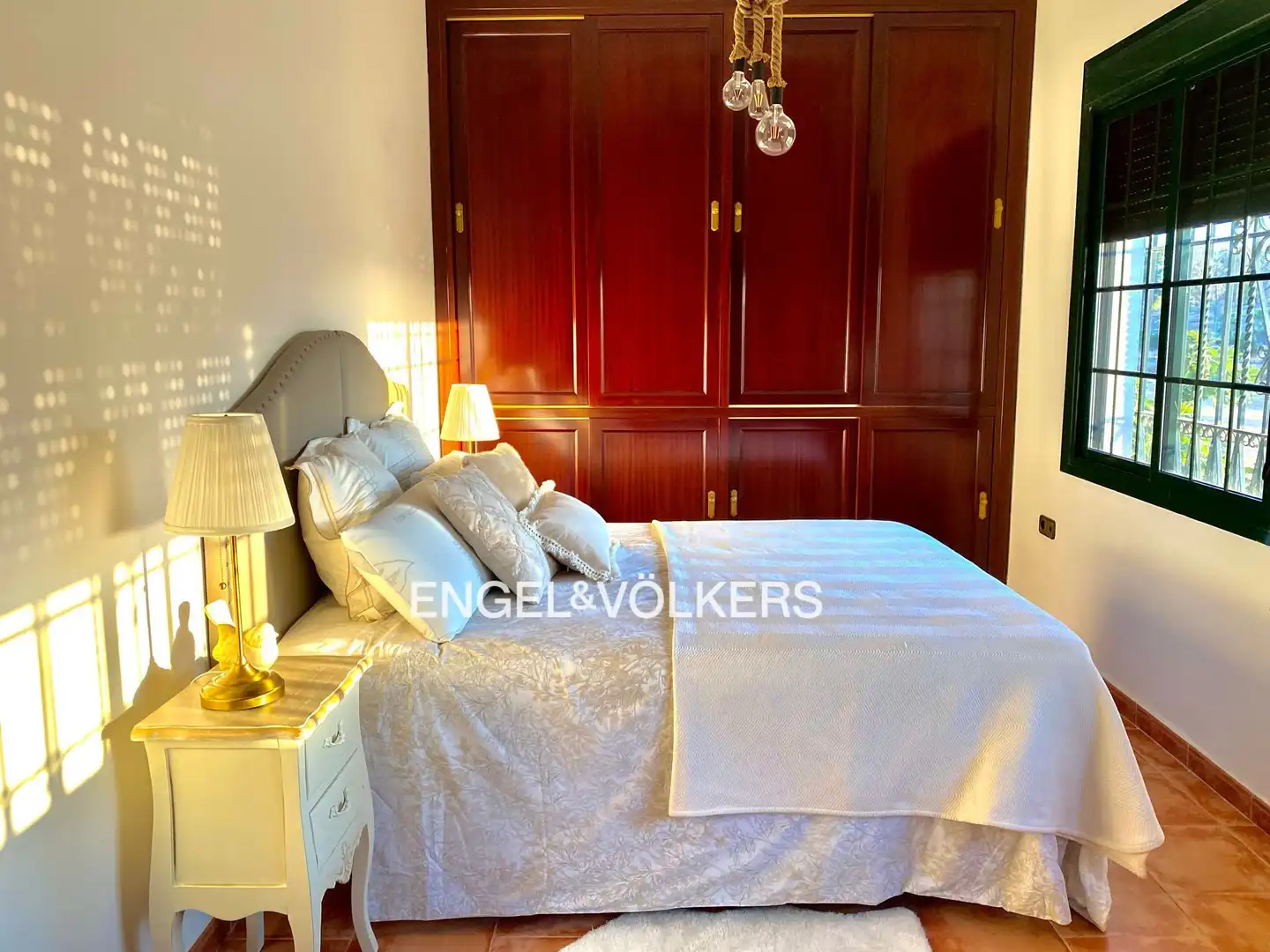 Habitación de Casa o chalet en venta en Alcalá de Guadaira con Calefacción y Jardín privado