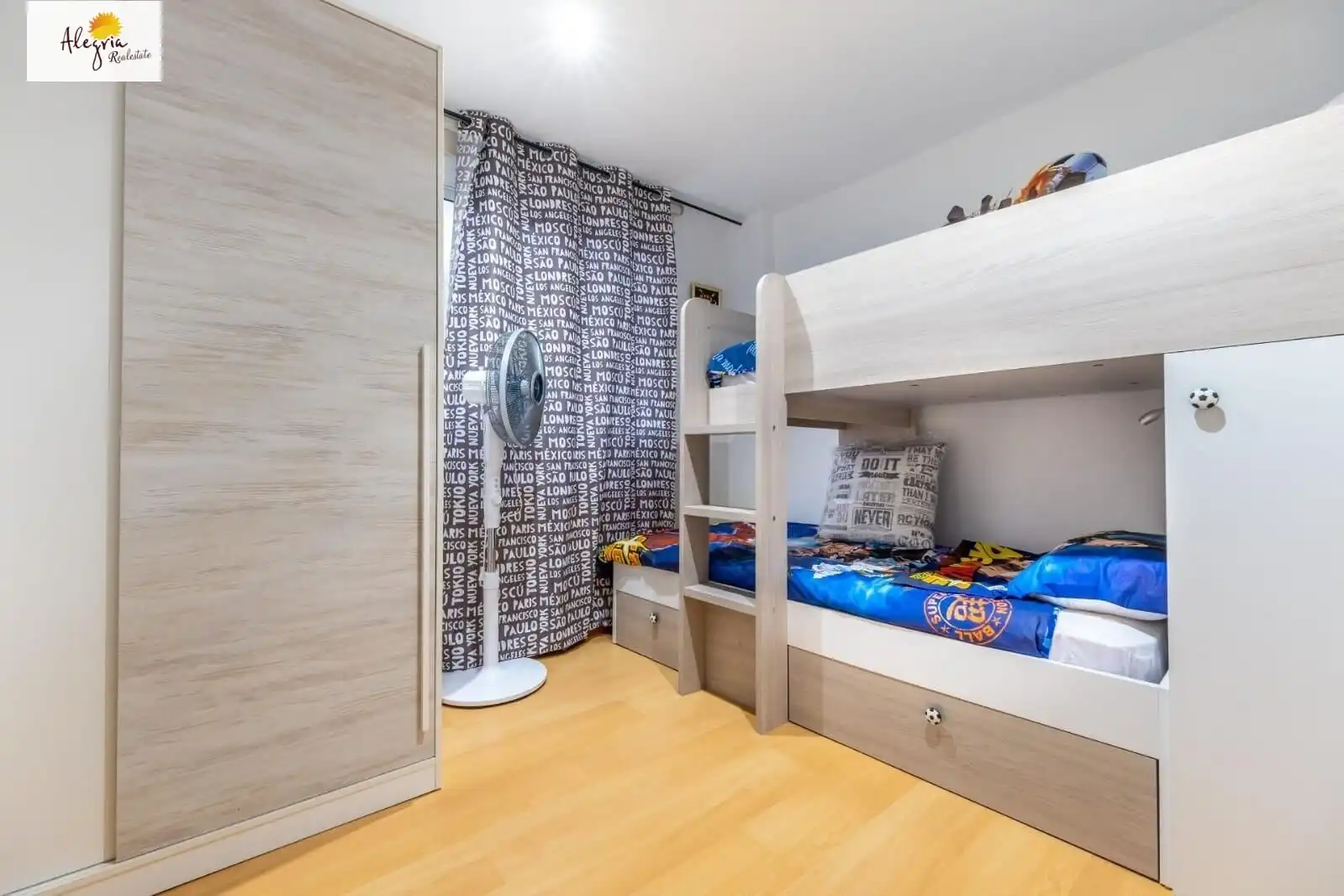 Habitación de Apartamento en venta en Alicante / Alacant con Calefacción y Amueblado