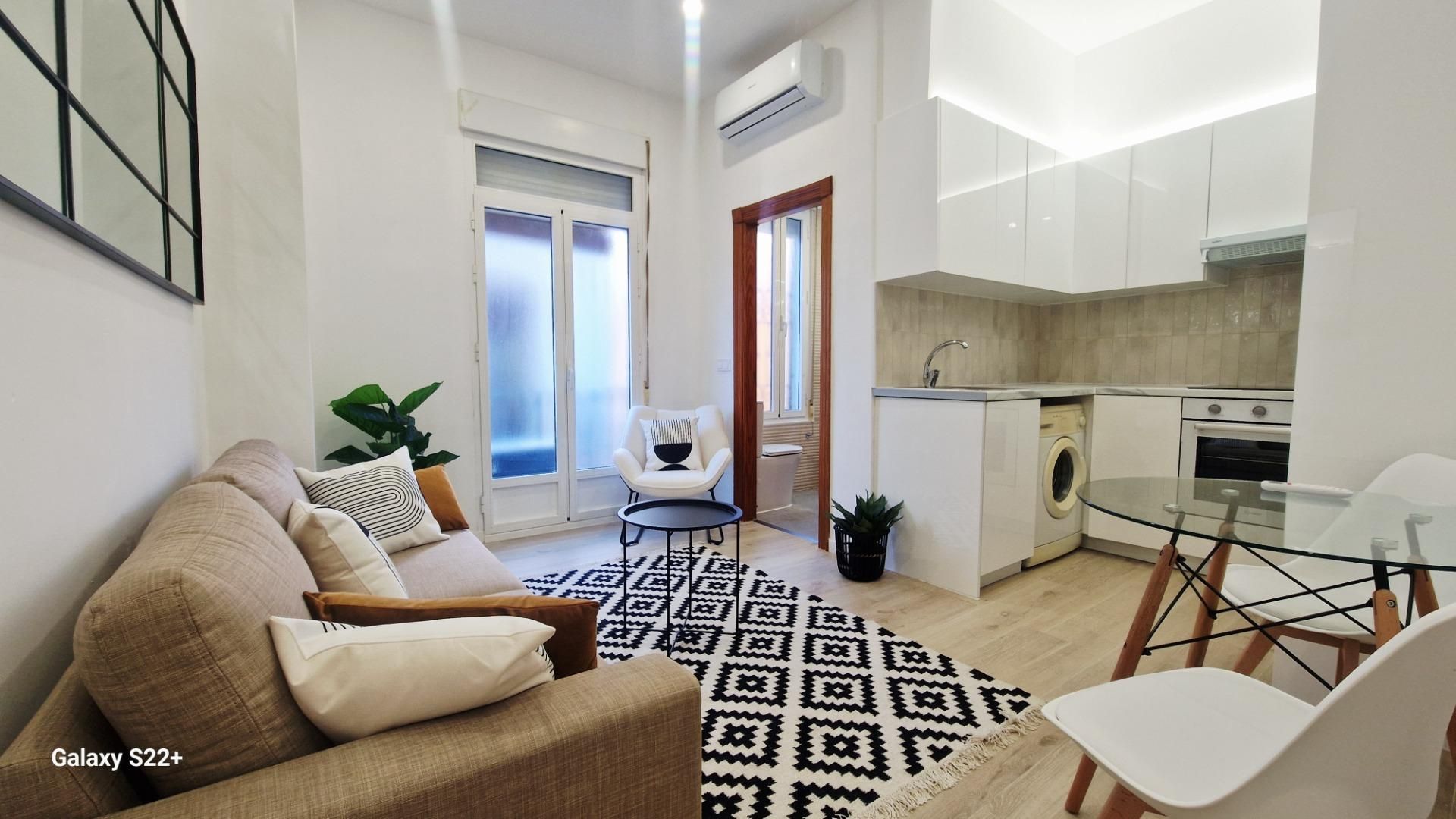 Sala d'estar de Apartament de lloguer en Cartagena amb Aire condicionat, Moblat i Balcó