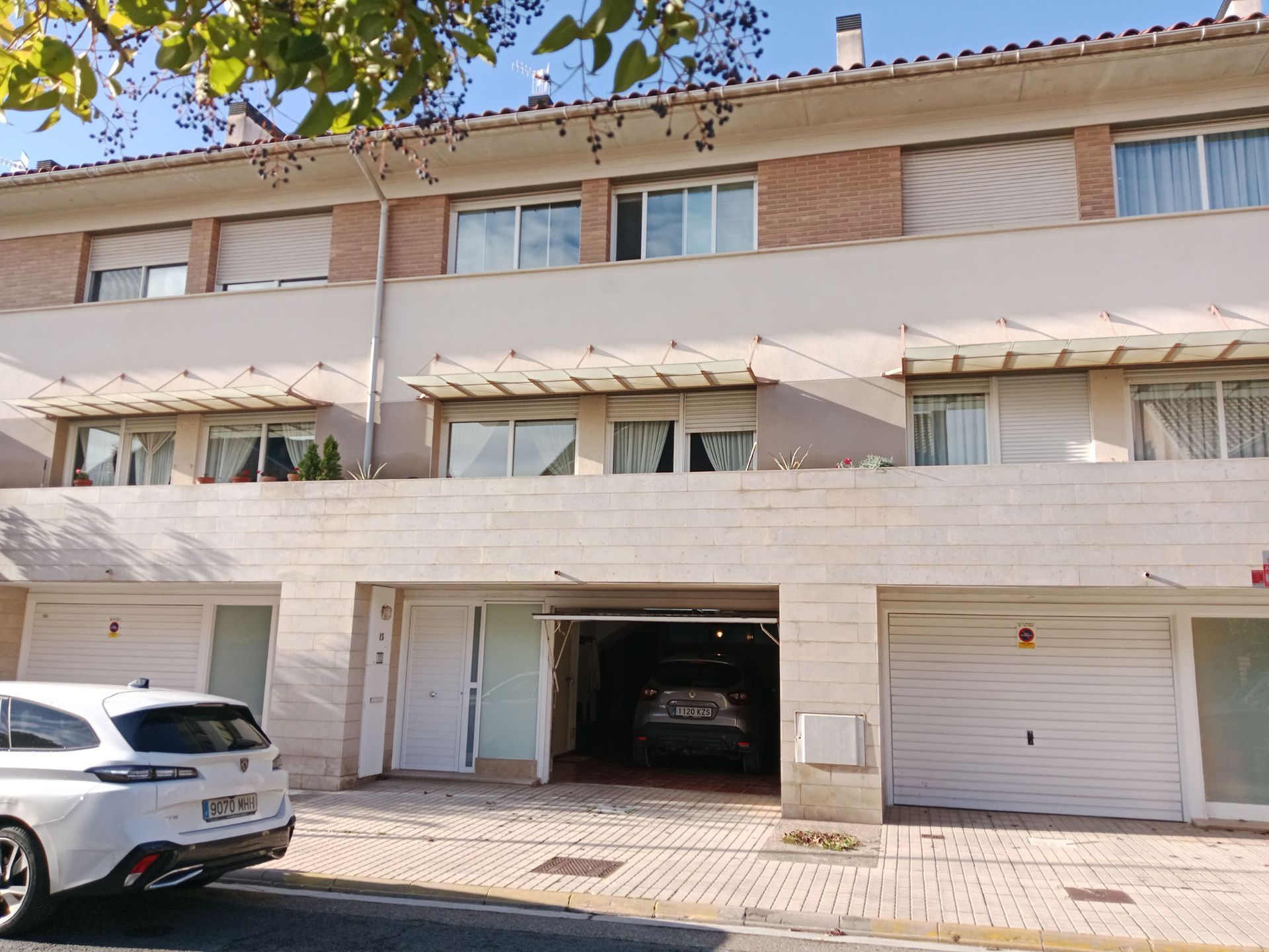 Vista exterior de Casa adosada en venda en Tudela amb Calefacció, Jardí privat i Terrassa