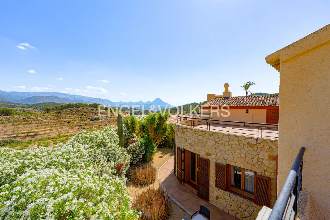 Vista exterior de Casa o chalet en venta en Relleu con Aire acondicionado, Jardín privado y Terraza