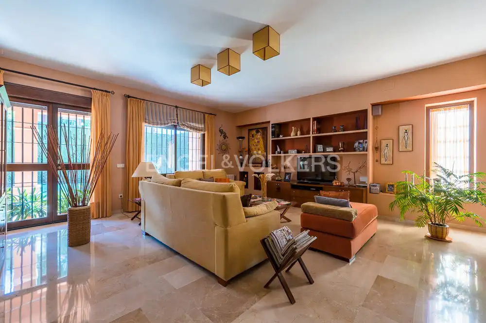 Sala de estar de Casa o chalet en venta en Bormujos con Aire acondicionado, Calefacción y Jardín privado