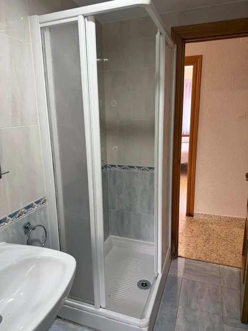 Badezimmer von Wohnung zur Miete in Granada