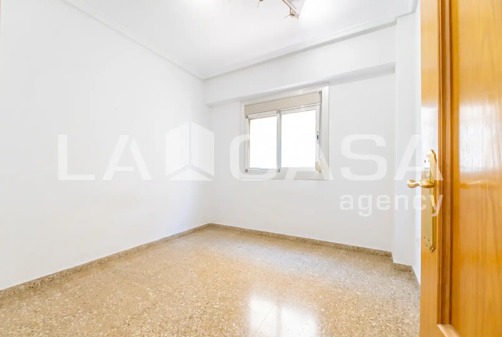 Flat for sale in Valencia  with Oven and Washing machine