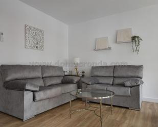Sala d'estar de Pis de lloguer en Ronda amb Aire condicionat, Terrassa i Moblat