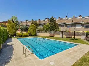 Piscina de Casa adosada en venta en Sant Cugat del Vallès con Aire acondicionado, Calefacción y Jardín privado