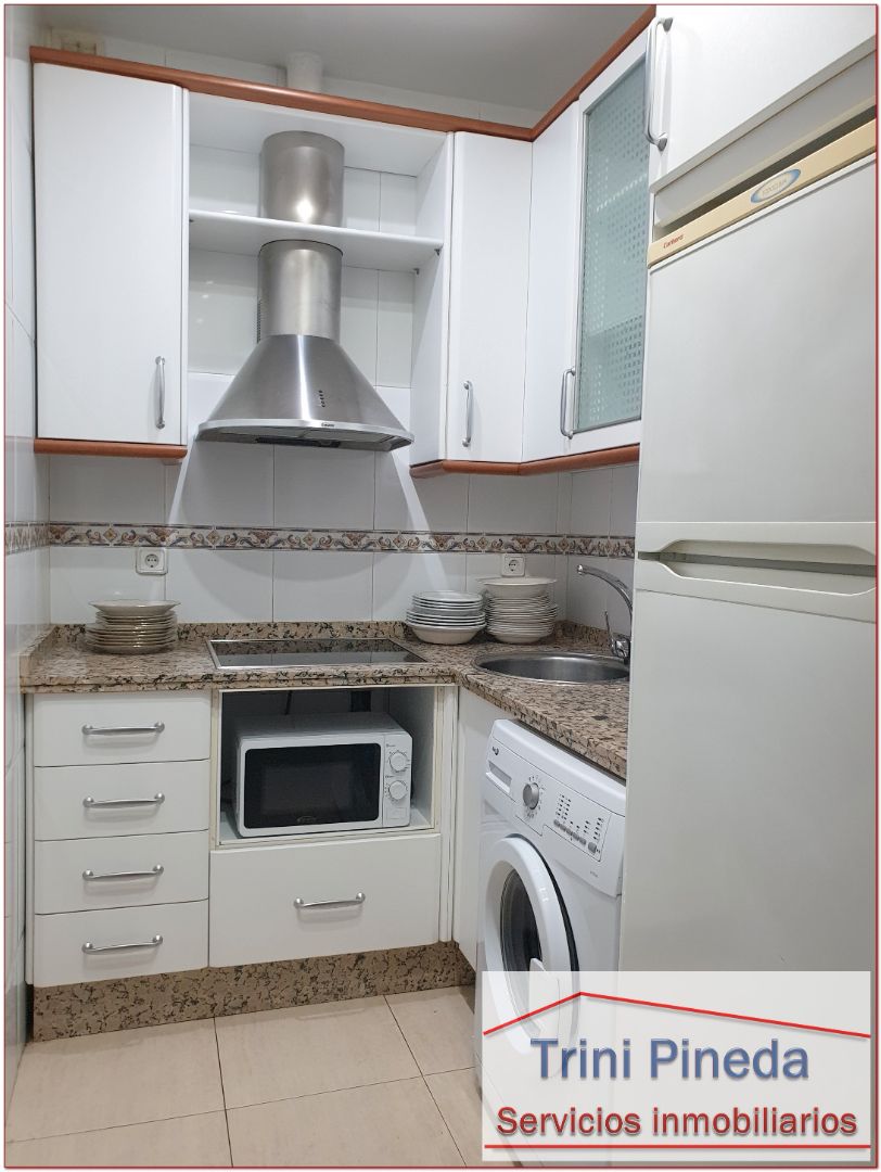 Kitchen of Flat for sale in  Sevilla Capital  with Air Conditioner, Heating and Washing machine