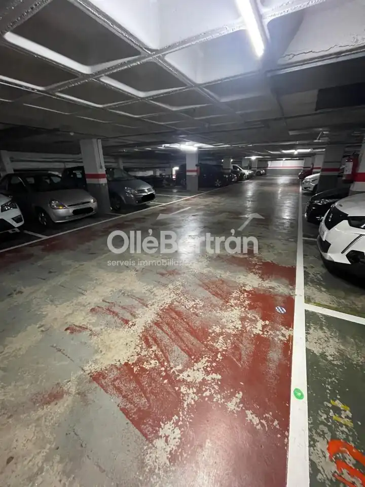 Parkplatz von Garage zur Miete in Badalona