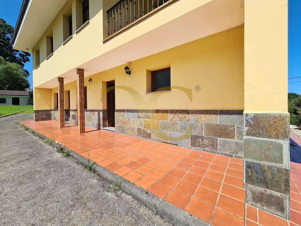 Vista exterior de Casa o xalet en venda en Ribadesella amb Calefacció, Jardí privat i Terrassa