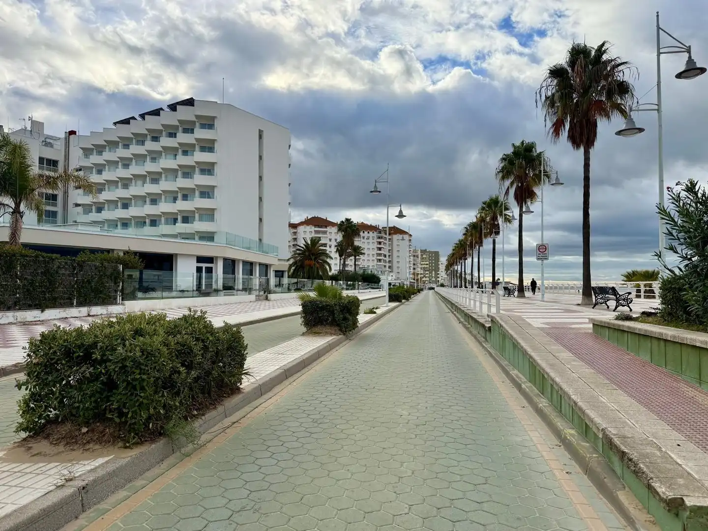 Vista exterior de Pis en venda en El Puerto de Santa María amb Aire condicionat, Calefacció i Jardí privat