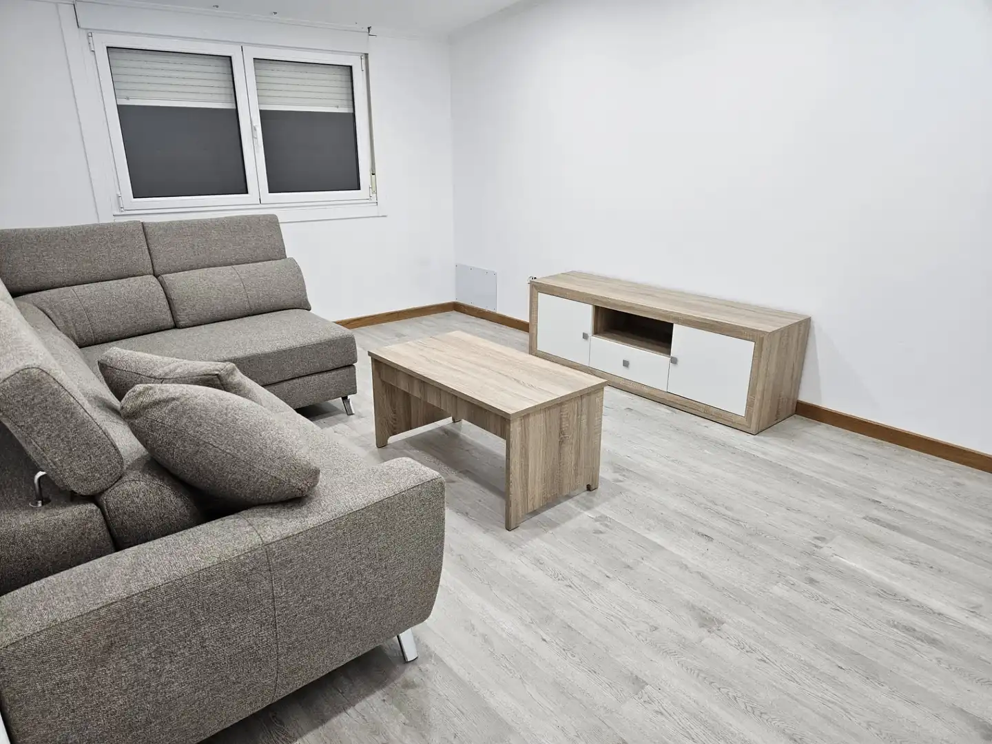 Living room of Flat for rent in Santiago de Compostela   with Heating, Furnished and Oven