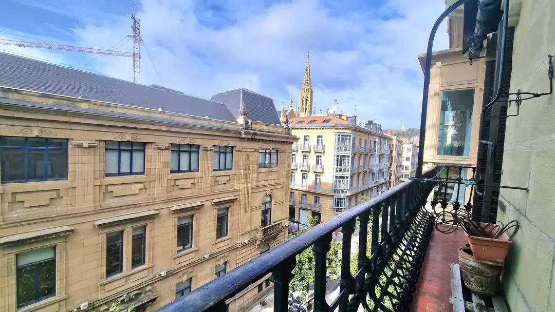 Vista exterior de Piso en venta en Donostia - San Sebastián  con Calefacción y Balcón