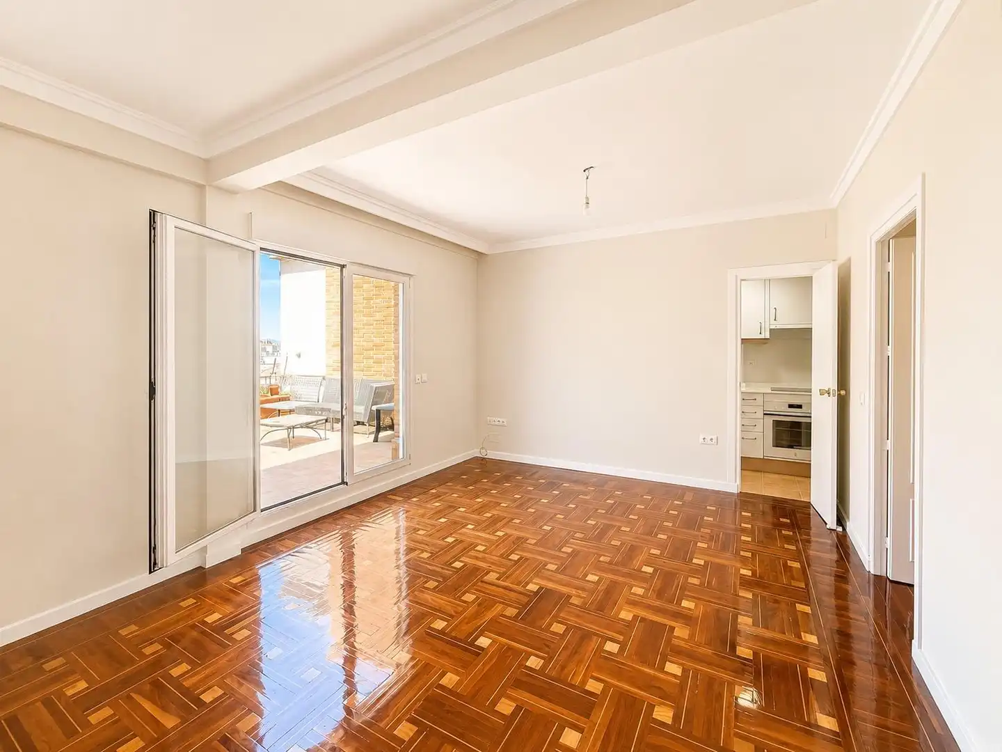 Sala de estar de Ático de alquiler en Madrid con Calefacción, Parquet y Terraza