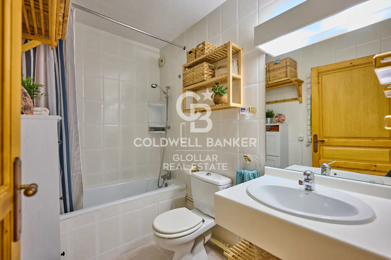 Bany de Apartament en venda en Enveitg amb Calefacció, Parquet i Traster