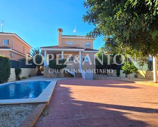 Vista exterior de Casa o xalet de lloguer en L'Eliana amb Aire condicionat, Terrassa i Piscina