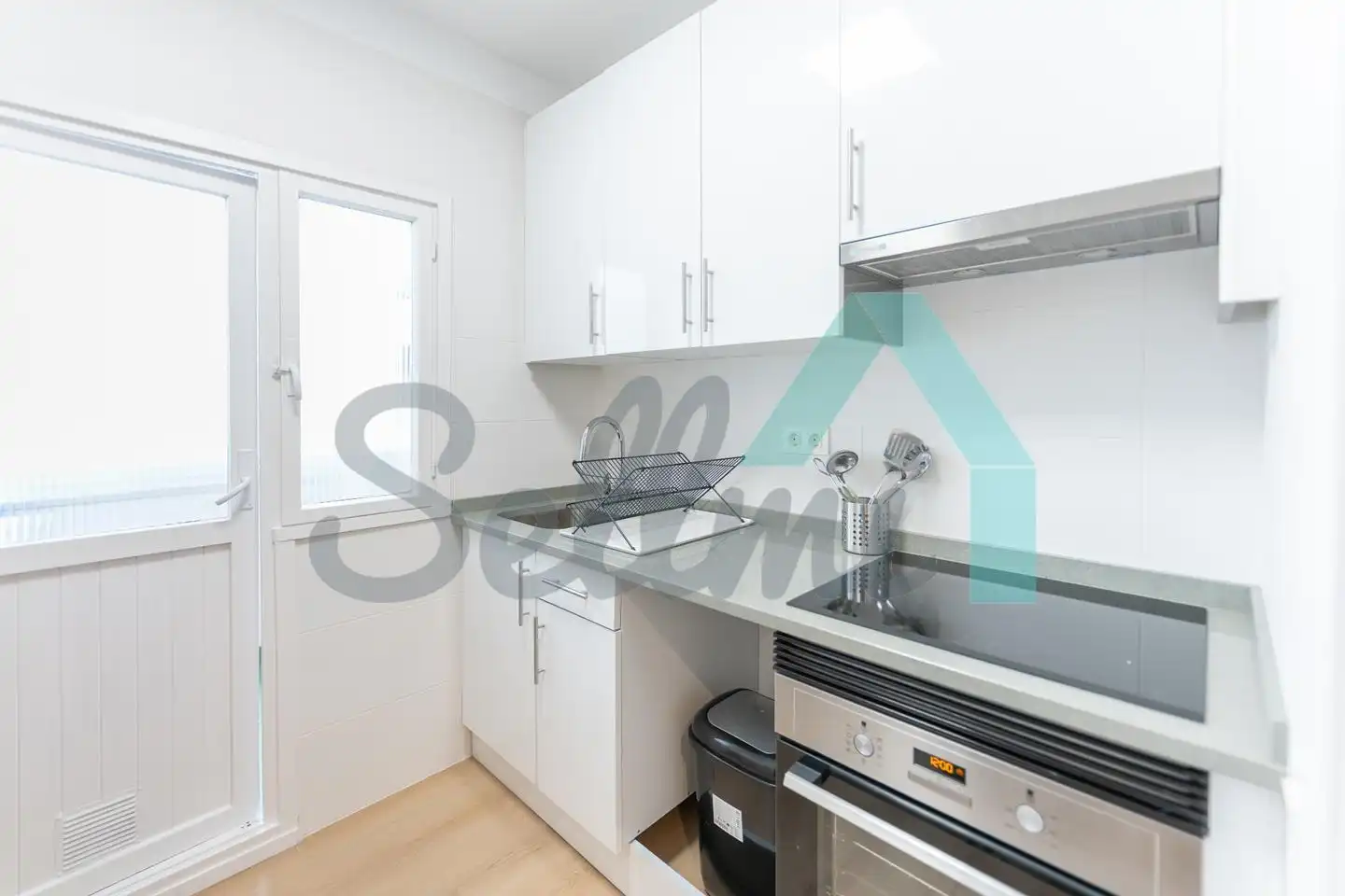 Cocina de Piso para compartir en Oviedo  con Calefacción, Parquet y Amueblado