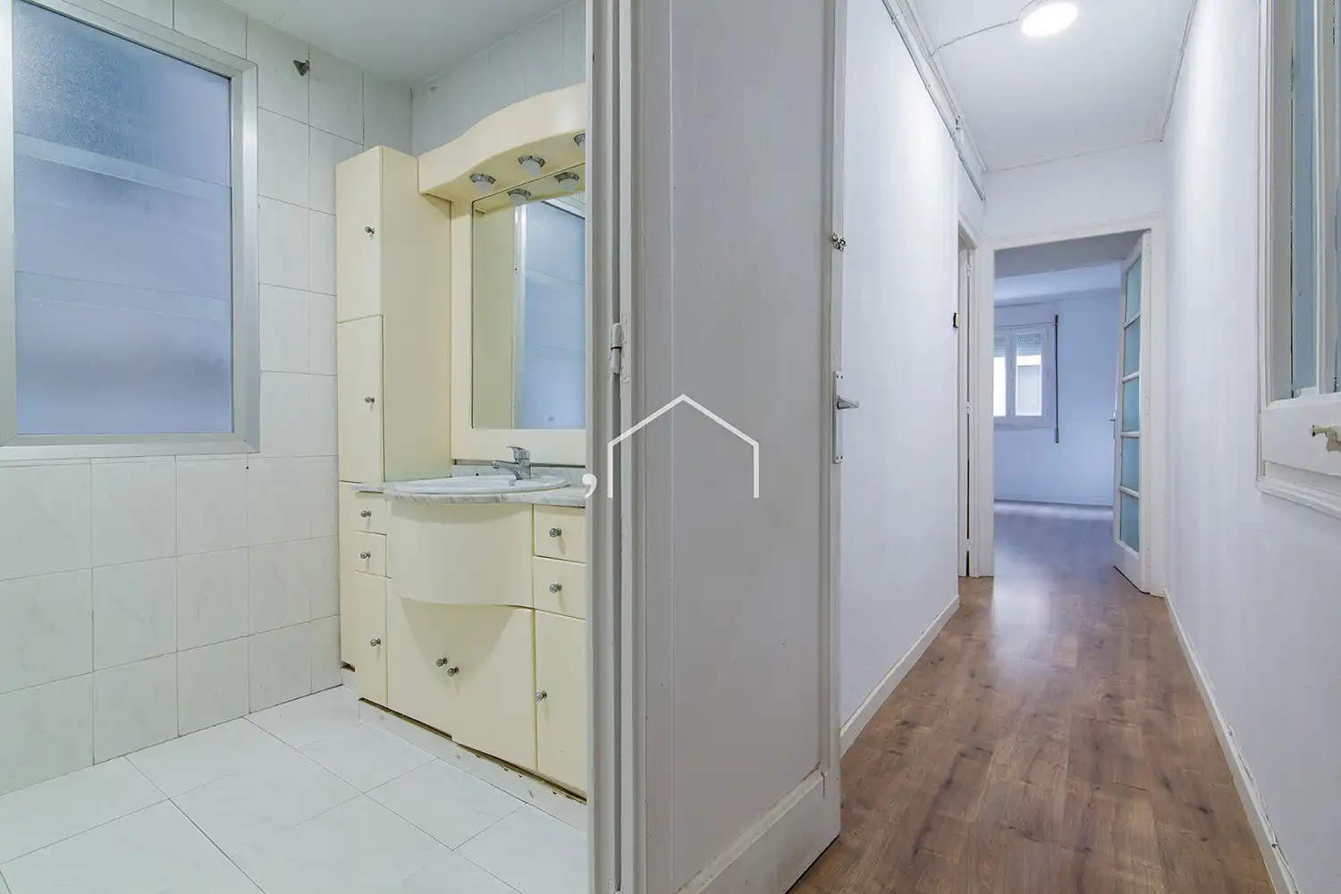 Wohnung zum Verkauf in Barcelona mit Heizung, Parkett und Ofen