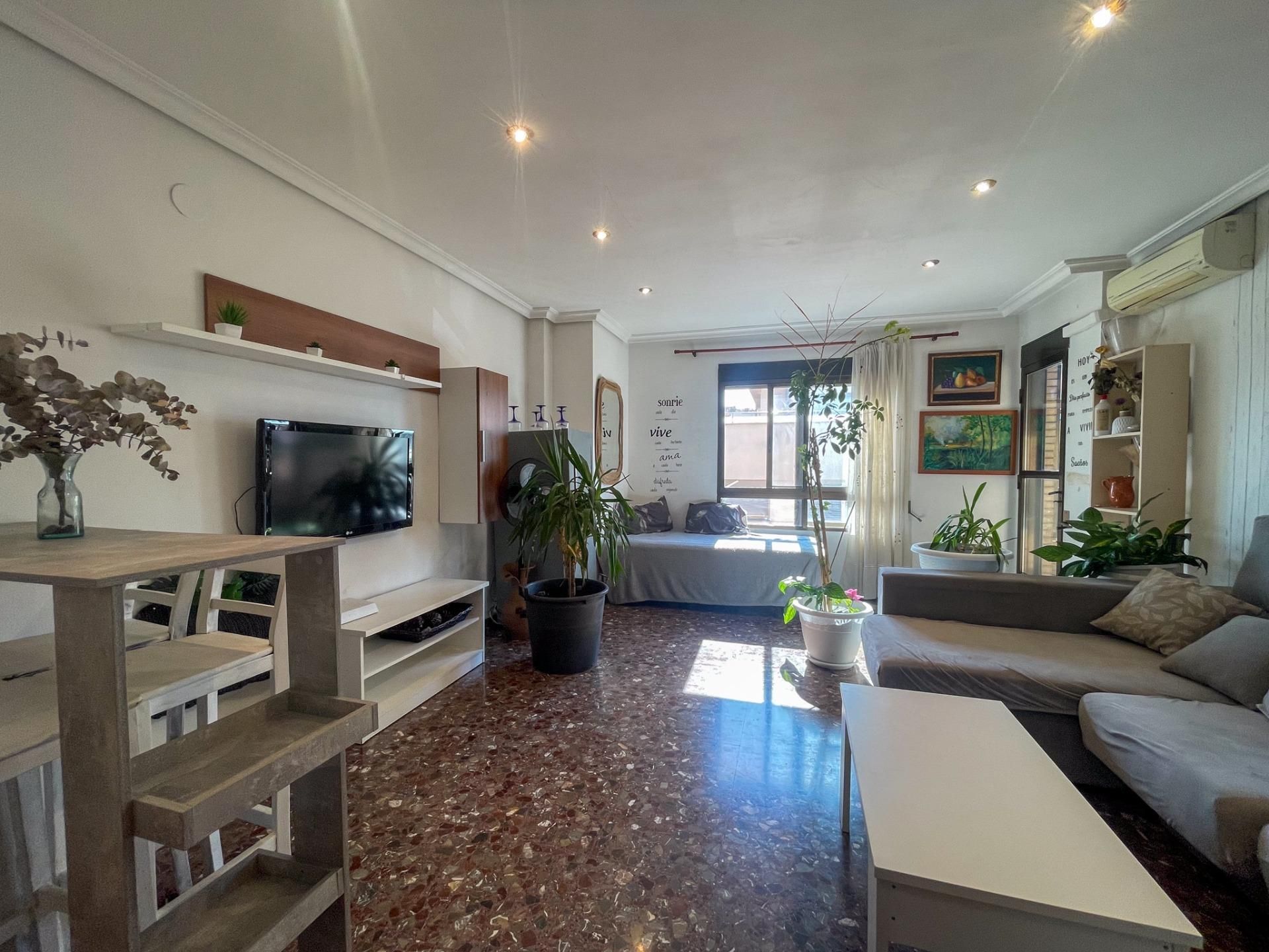 Living room of Flat for sale in Requena  with Air Conditioner, Heating and Balcony