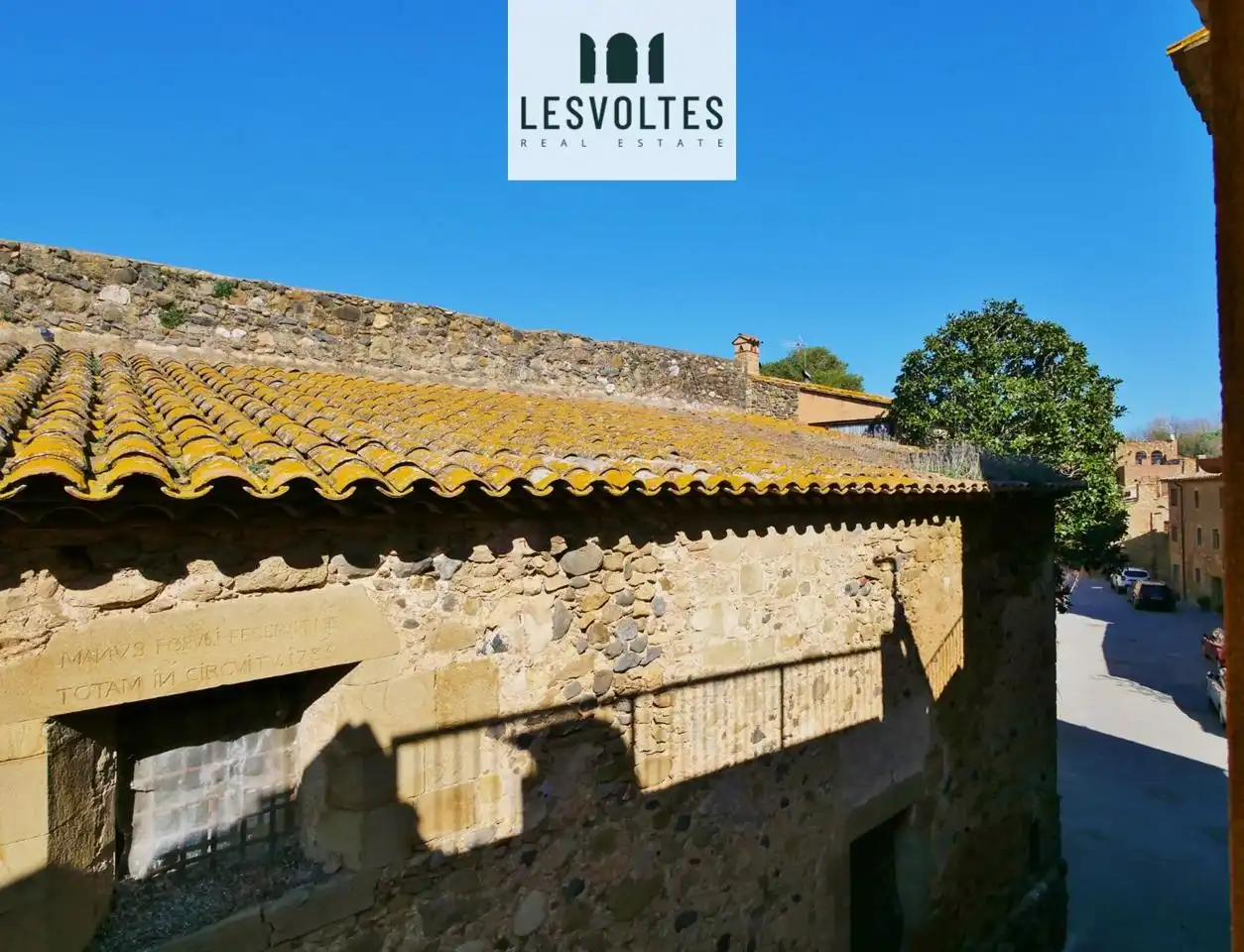Vista exterior de Casa adosada en venda en Corçà amb Calefacció, Terrassa i Balcó