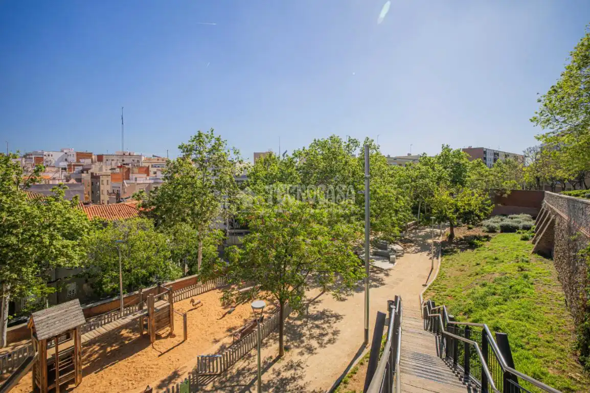 Vista exterior de Edificio en venta en Barcelona