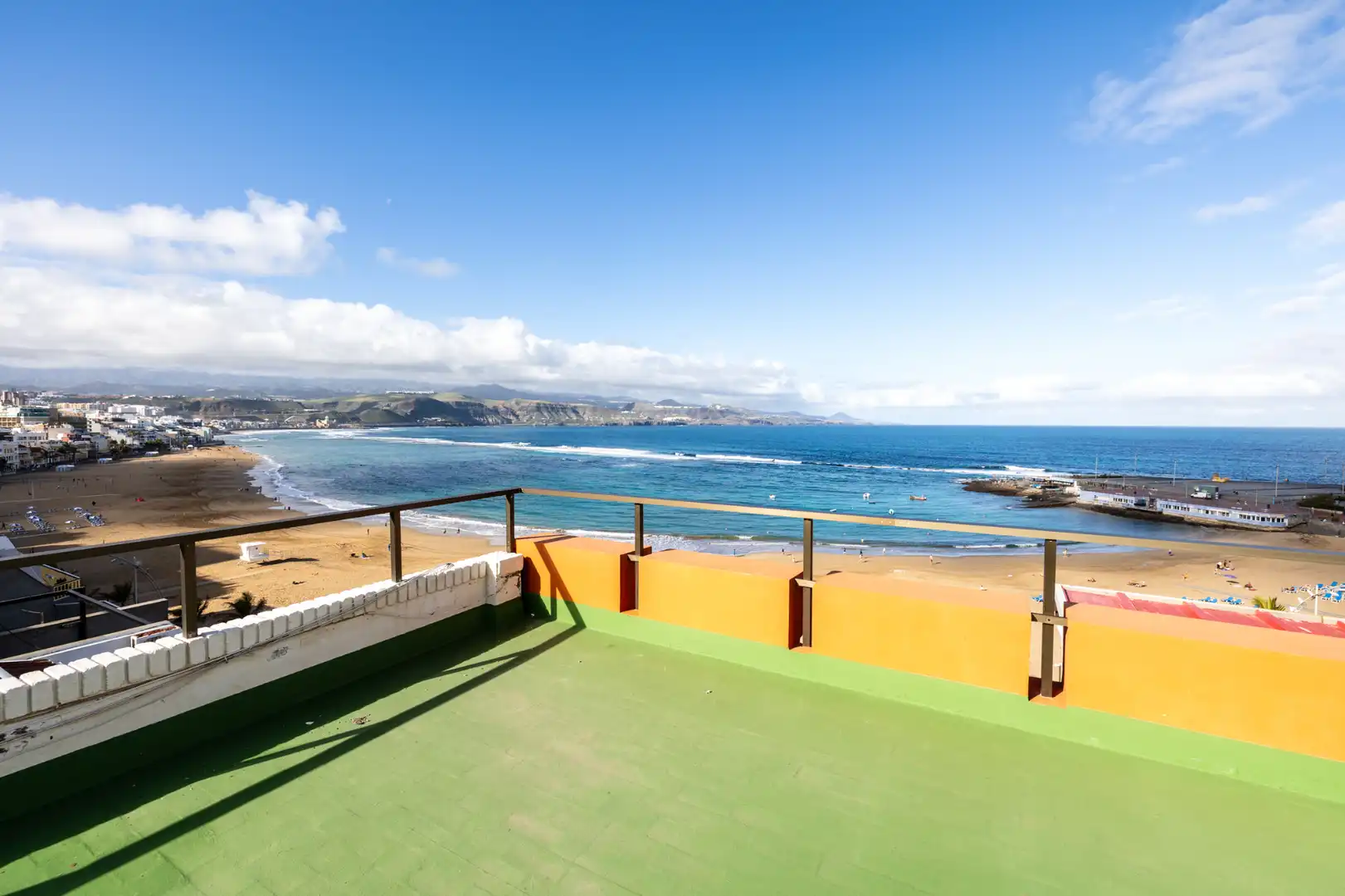 Schlafzimmer von Dachboden zum Verkauf in Las Palmas de Gran Canaria mit Klimaanlage, Terrasse und Möbliert
