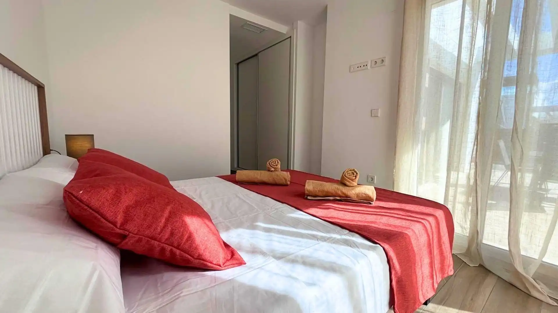 Schlafzimmer von Einfamilien-Reihenhaus zum Verkauf in Madrid mit Schwimmbad