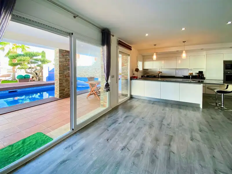 Cocina de Casa o chalet en venta en Empuriabrava con Aire acondicionado, Calefacción y Terraza