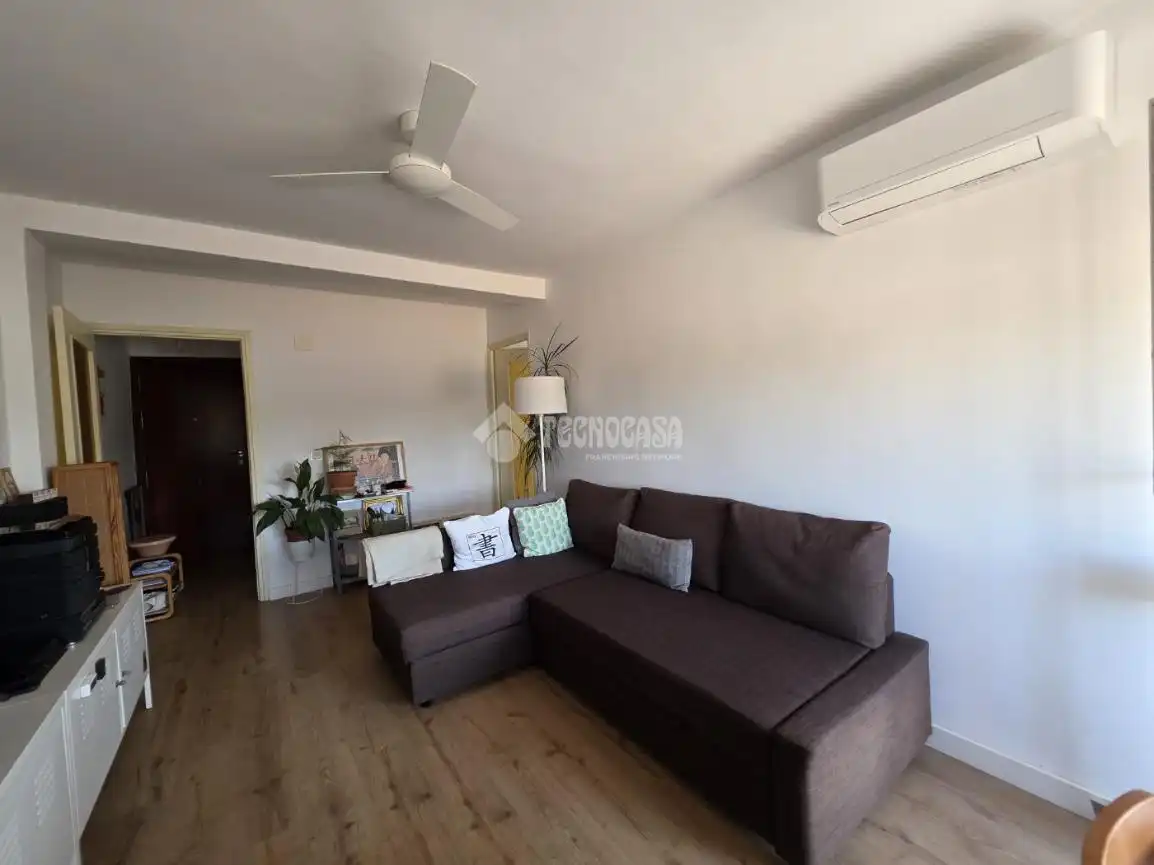 Living room of Flat for sale in Sevilla  with Air Conditioner, Terrace and Balcony