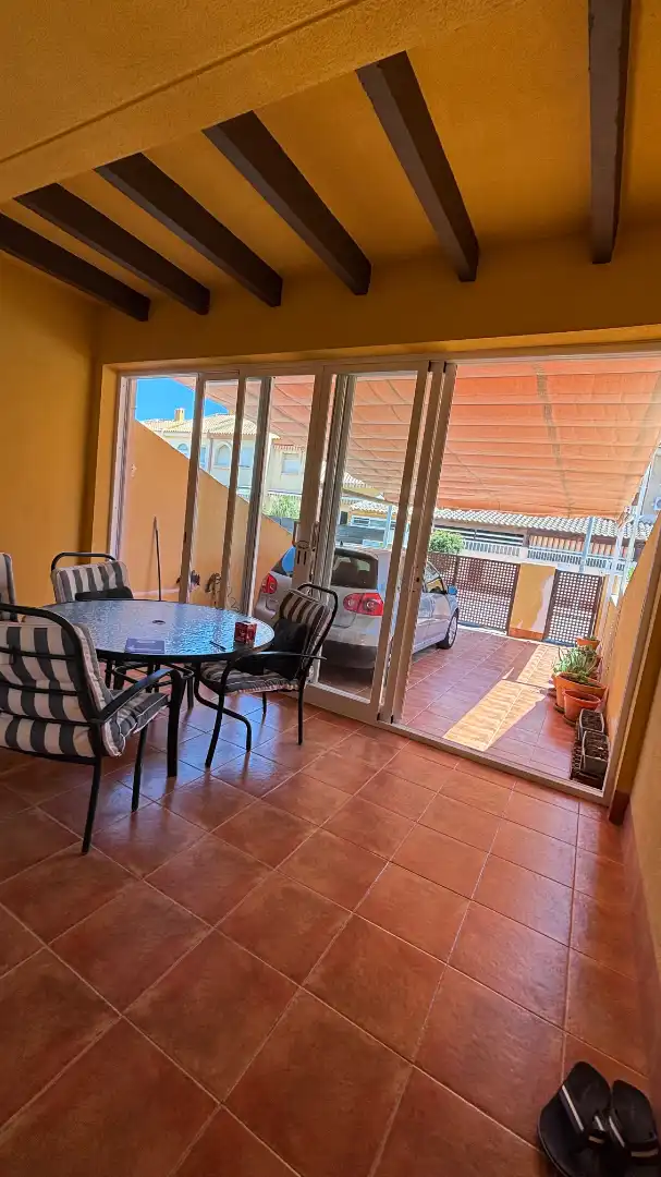 Casa pareada con jardín en venta en Santiago de la Ribera