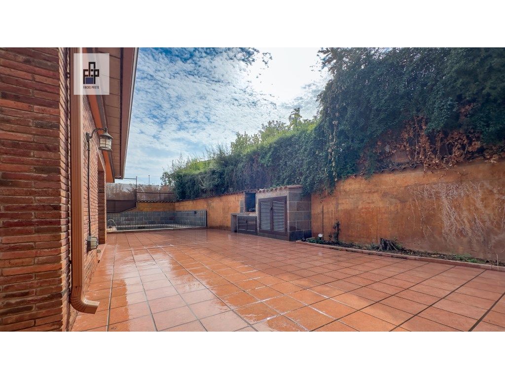 Jardí de Casa o xalet en venda en Sant Boi de Llobregat amb Jardí privat, Terrassa i Piscina