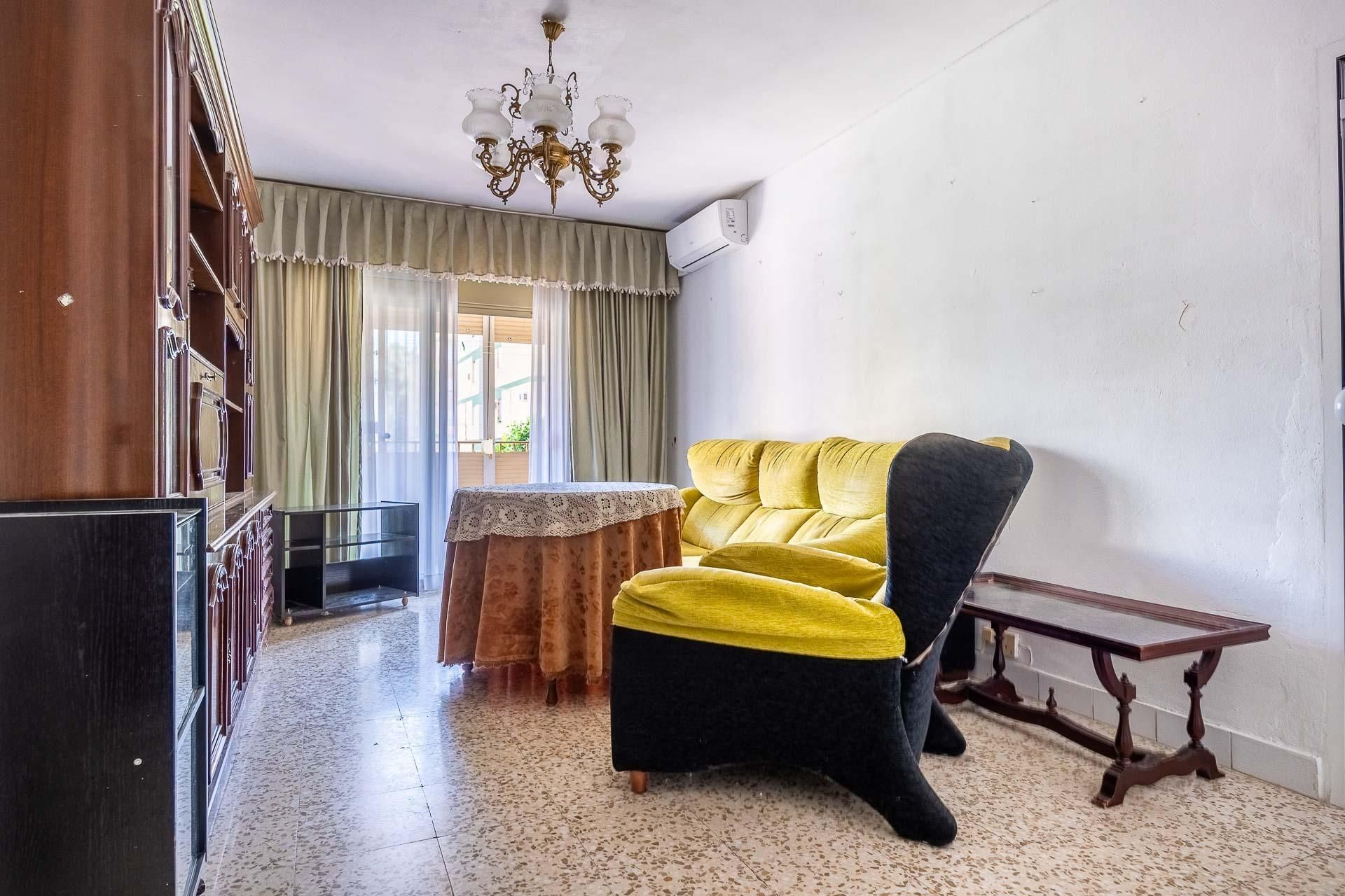 Flat for sale in Calle RAMON J SENDER, La Paz, Alcalá de Guadaira