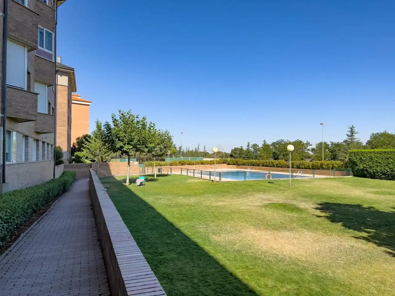 Piscina de Pis en venda en Ávila amb Calefacció, Jardí privat i Traster