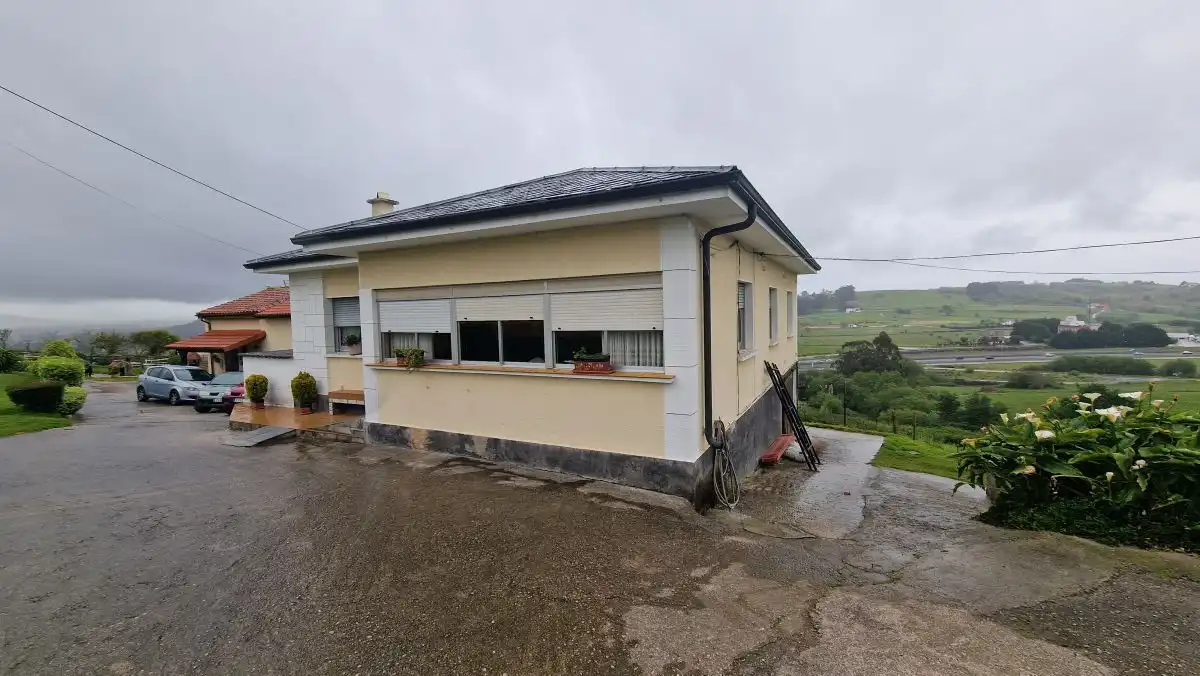Vista exterior de Casa o chalet en venta en Miengo con Calefacción, Terraza y Trastero