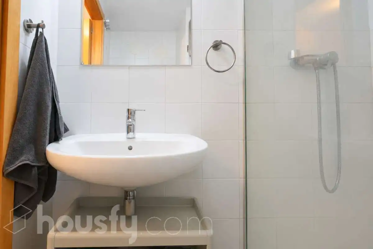 Bany de Pis en venda en Madrid amb Calefacció, Traster i Piscina comunitària