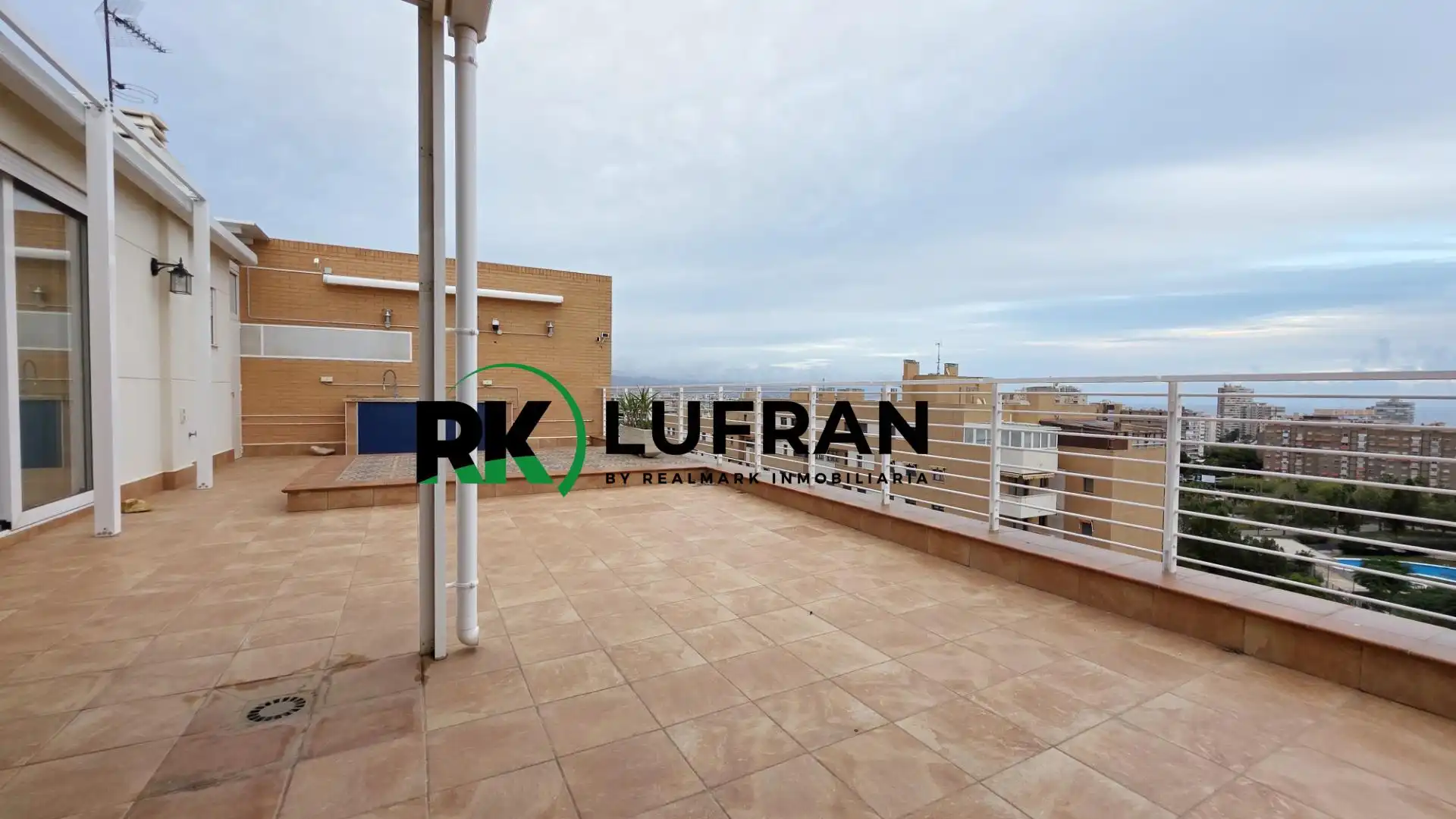 Terrassa de Àtic en venda en Alicante / Alacant amb Aire condicionat, Calefacció i Jardí privat