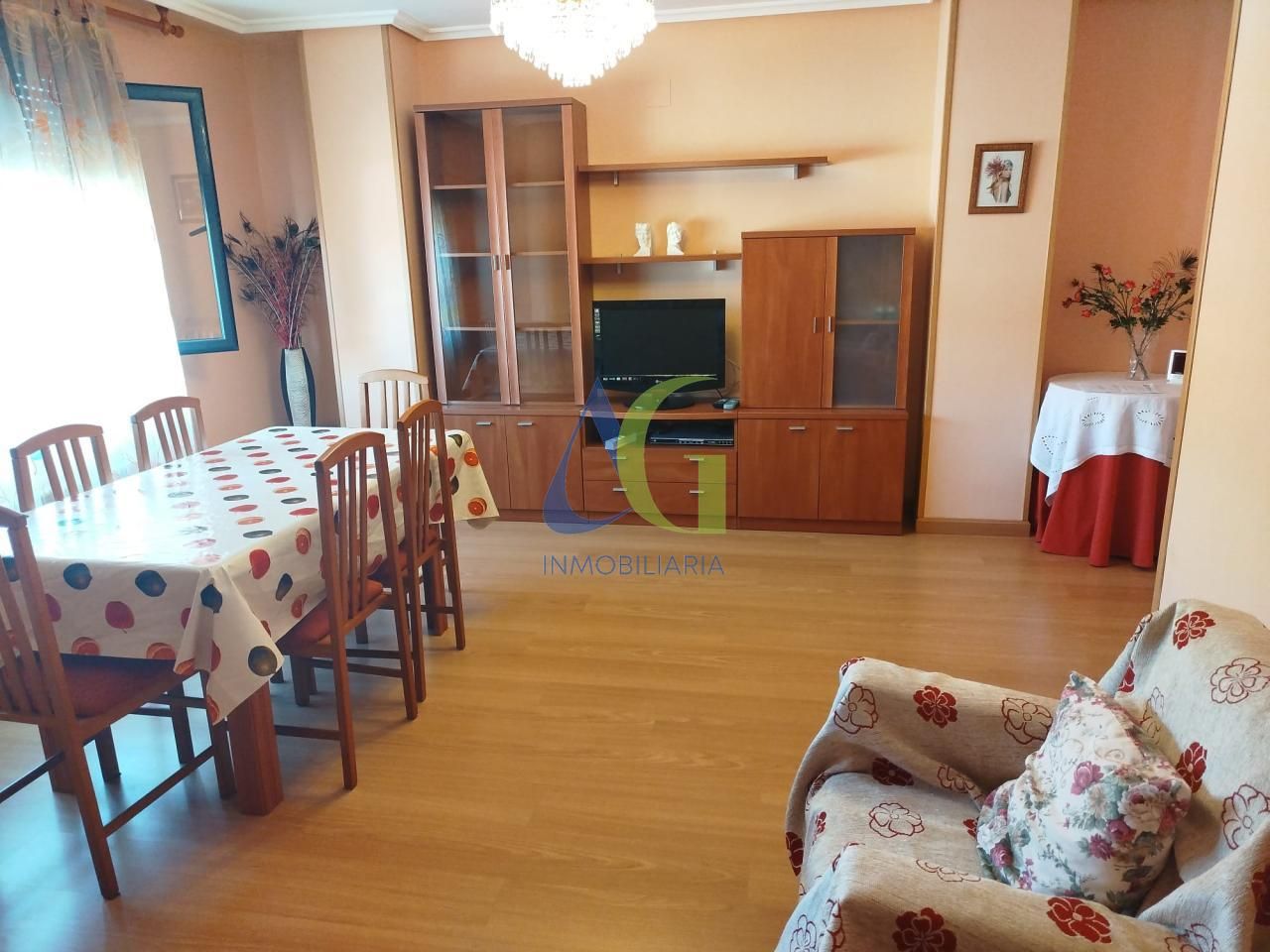 Sala d'estar de Apartament en venda en Villaquilambre amb Calefacció, Parquet i Terrassa