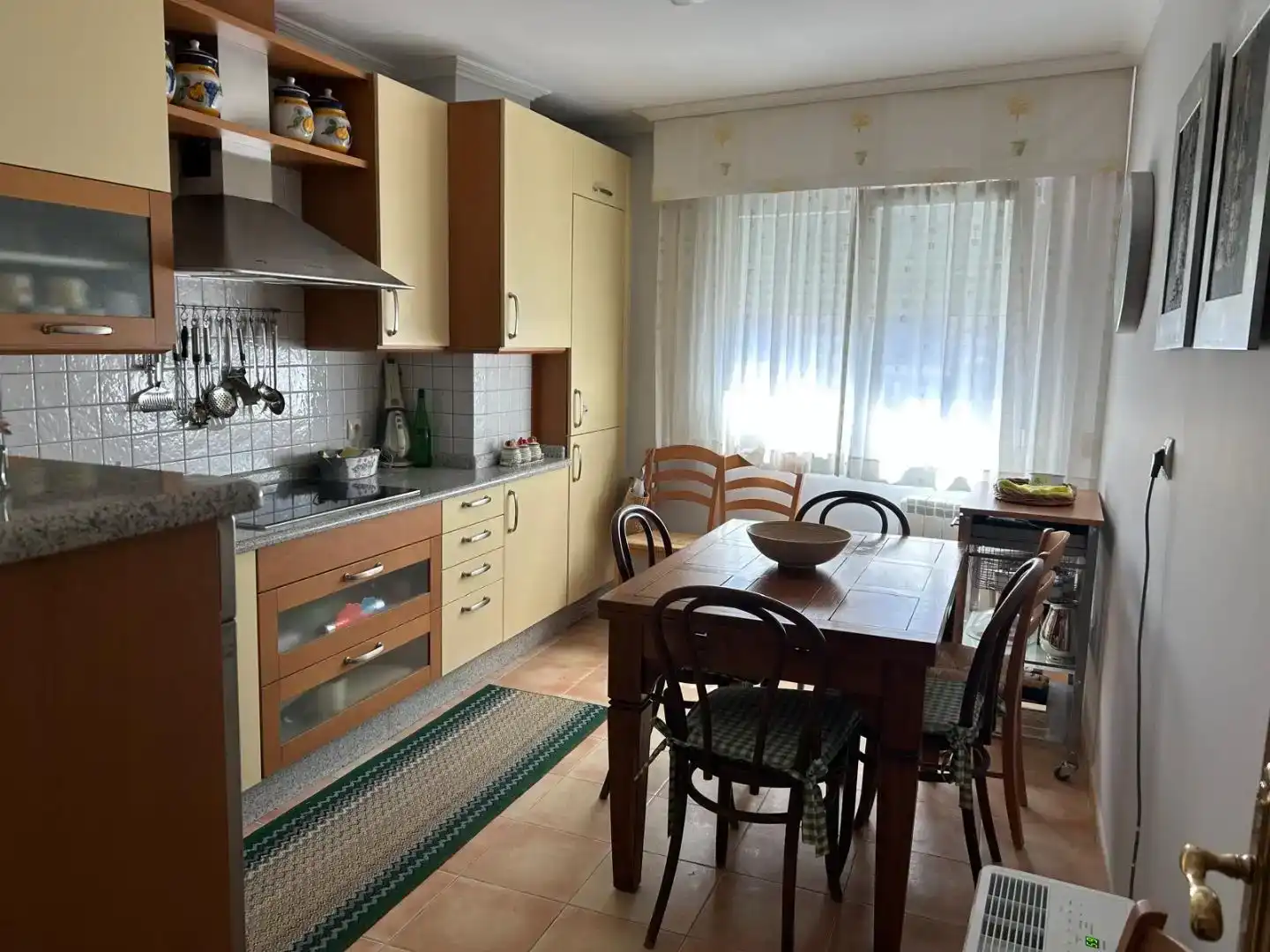 Küche von Wohnung zum Verkauf in Curtis mit Balkon