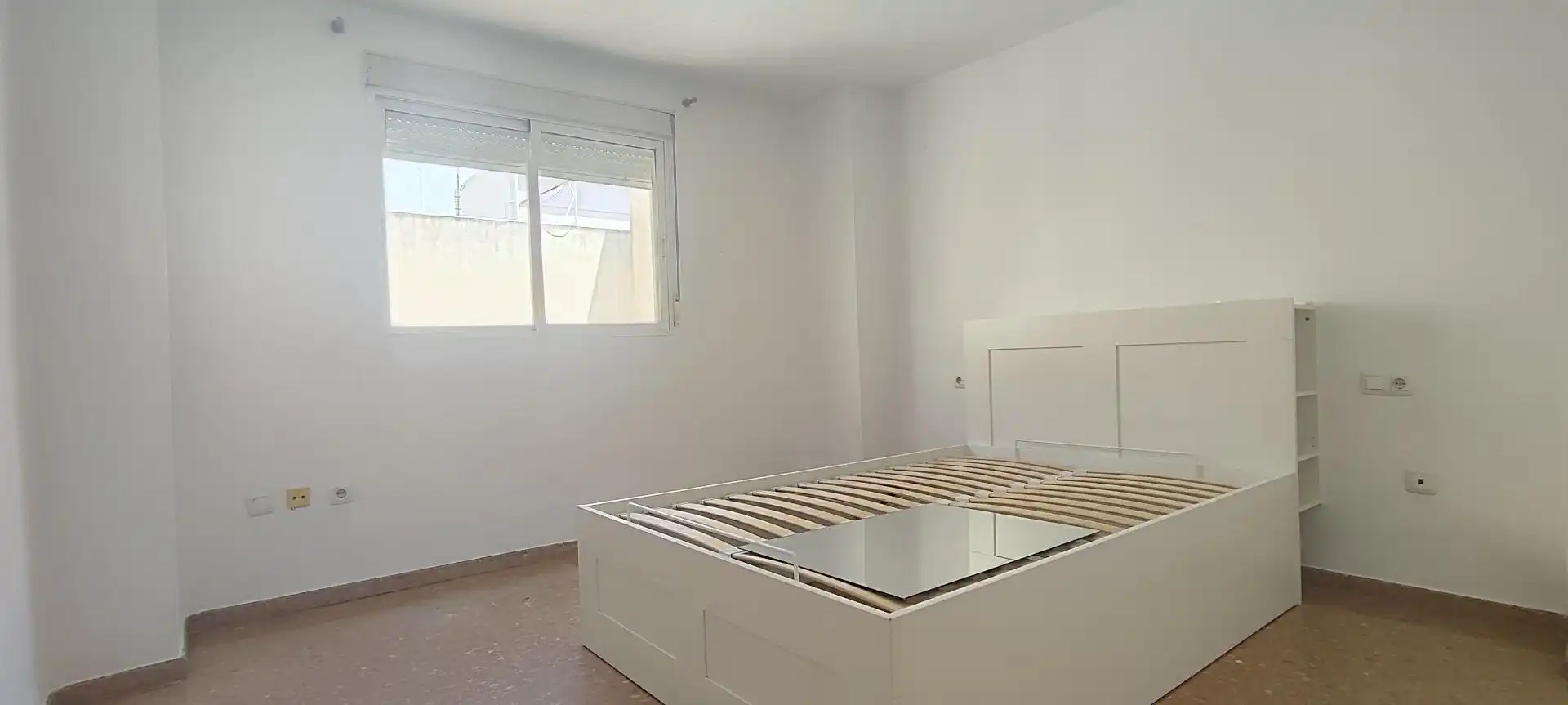 Schlafzimmer von Wohnung zur Miete in Paiporta mit Balkon