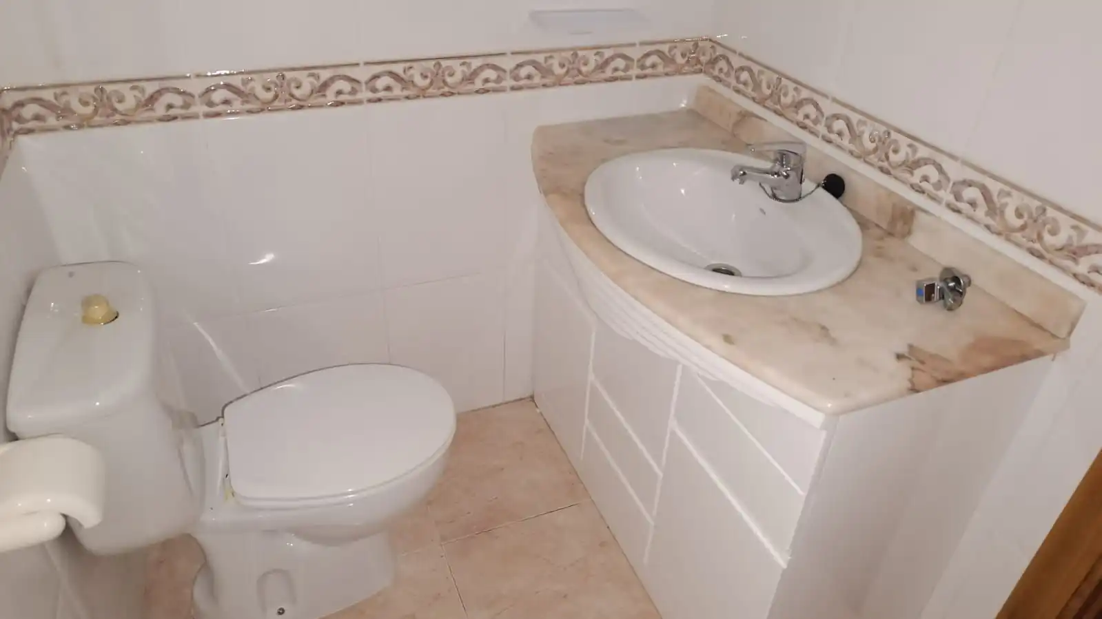Bany de Casa adosada en venda en Vilanova i la Geltrú amb Calefacció i Jardí privat