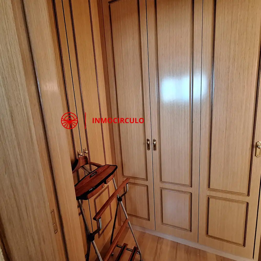 Dormitori de Casa adosada en venda en Burgos amb Jardí privat, Terrassa i Traster