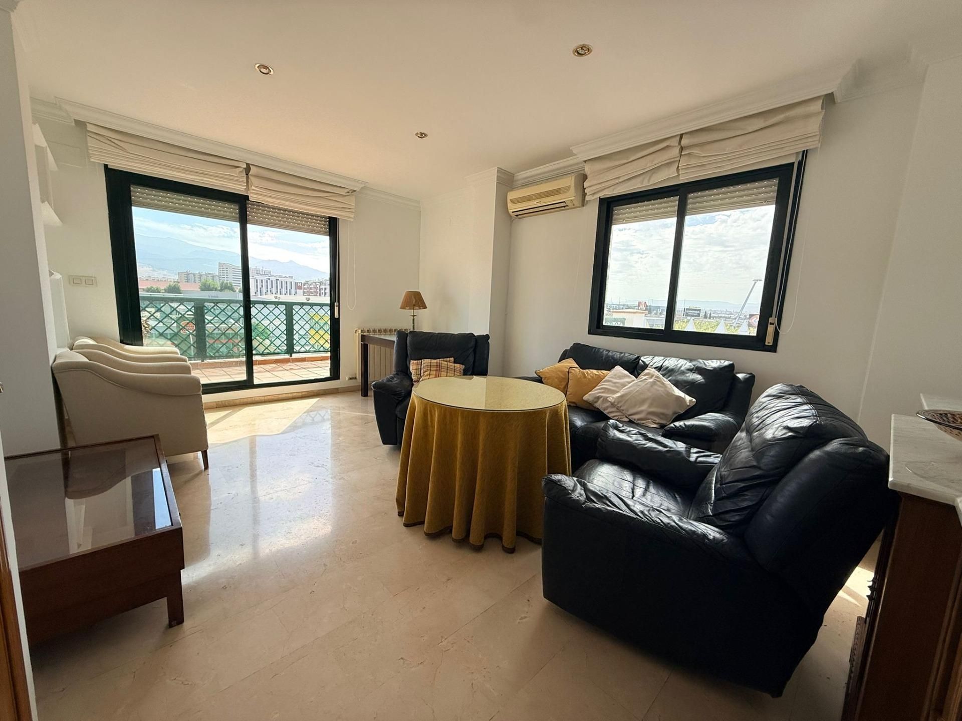 Sala d'estar de Àtic de lloguer en Armilla amb Aire condicionat, Calefacció i Terrassa