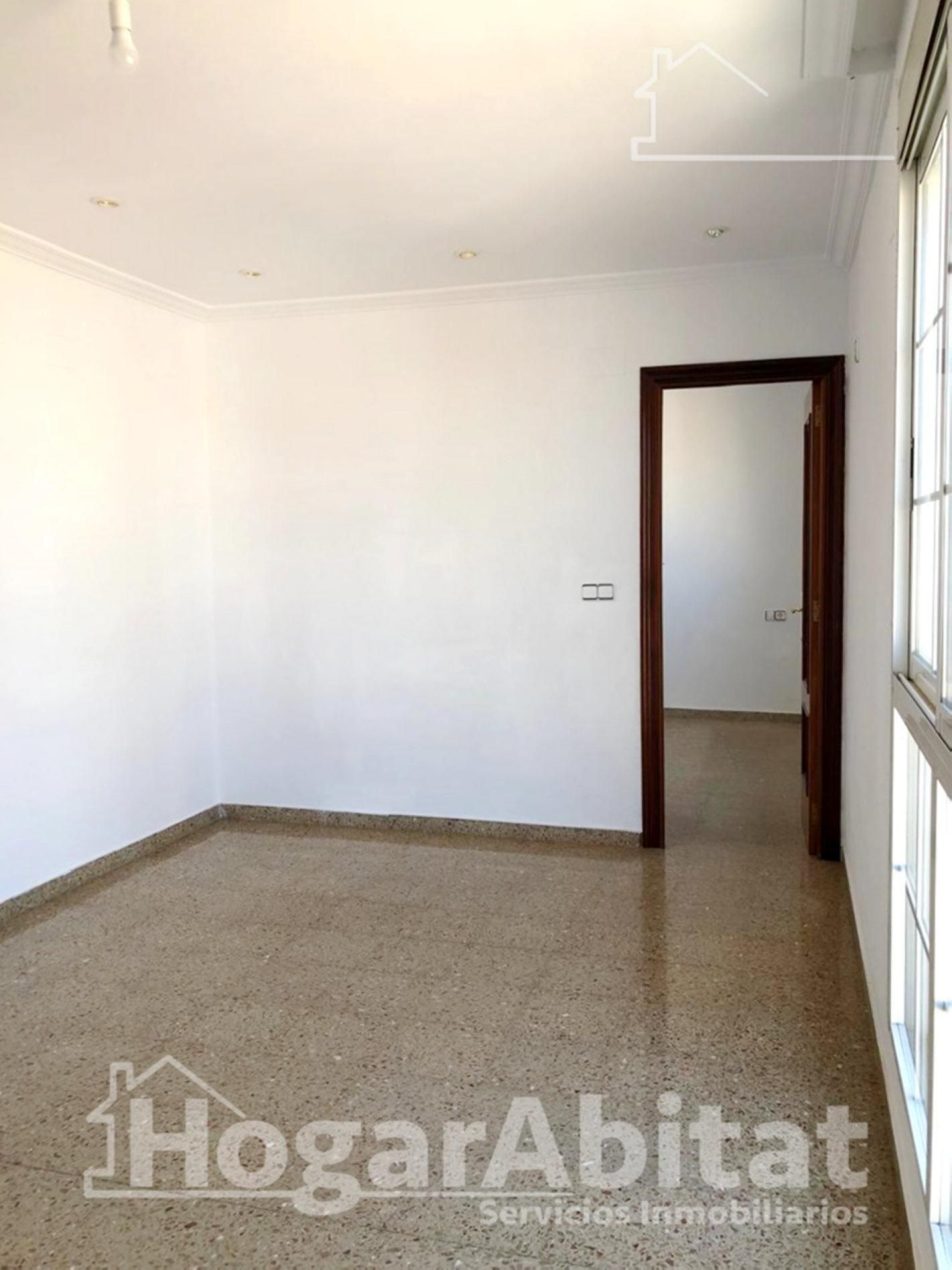 Flat for sale in Torrent  with Storage room