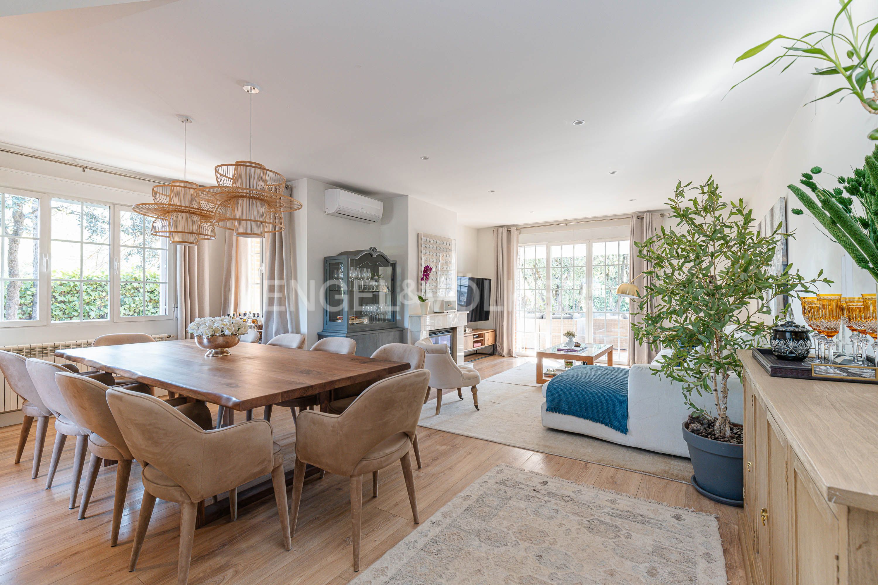 Sala d'estar de Casa o xalet en venda en Guadarrama amb Aire condicionat, Calefacció i Jardí privat